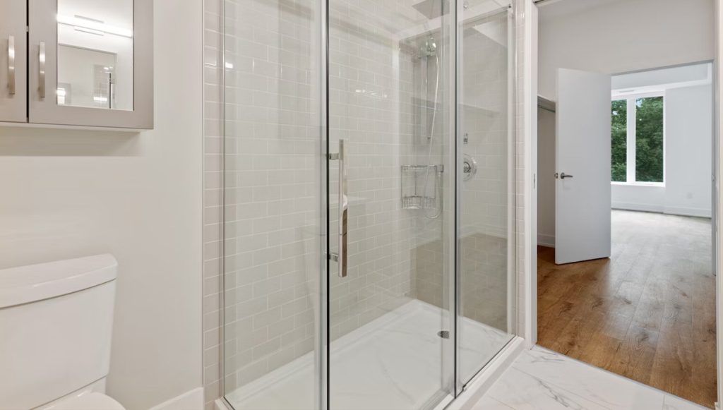 Montera duschdörrar i ditt badrum